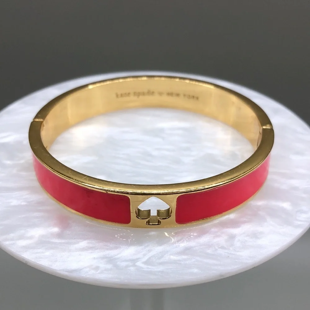 Kate Spade Everyday Spade Coral Gold Hinged Bangle Bracelet Logo Spade Cut Out - Picture 2 of 6